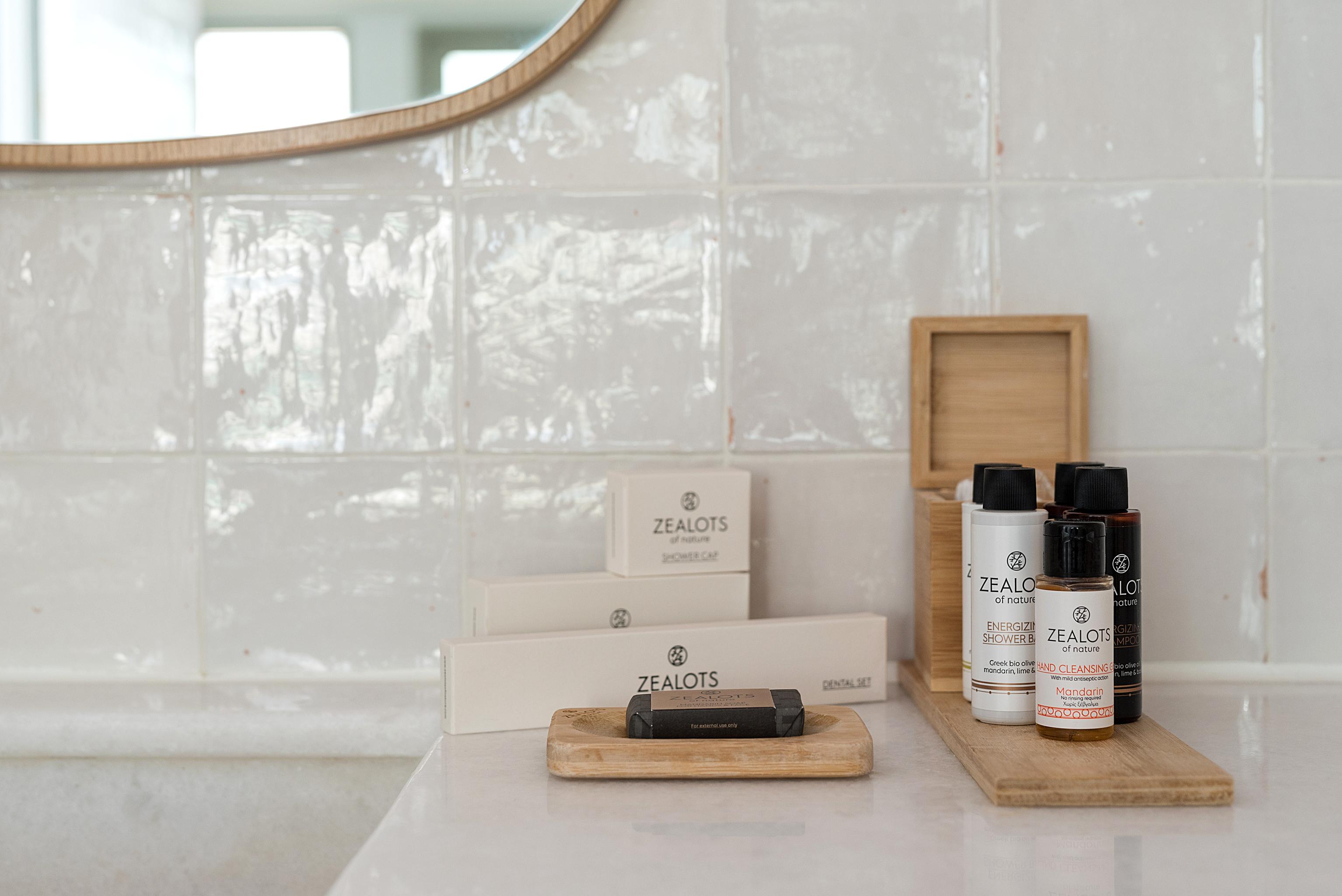 Coco-Mat Athens Jumelle Hotell Exteriör bild A selection of amenities by ZEALOTS