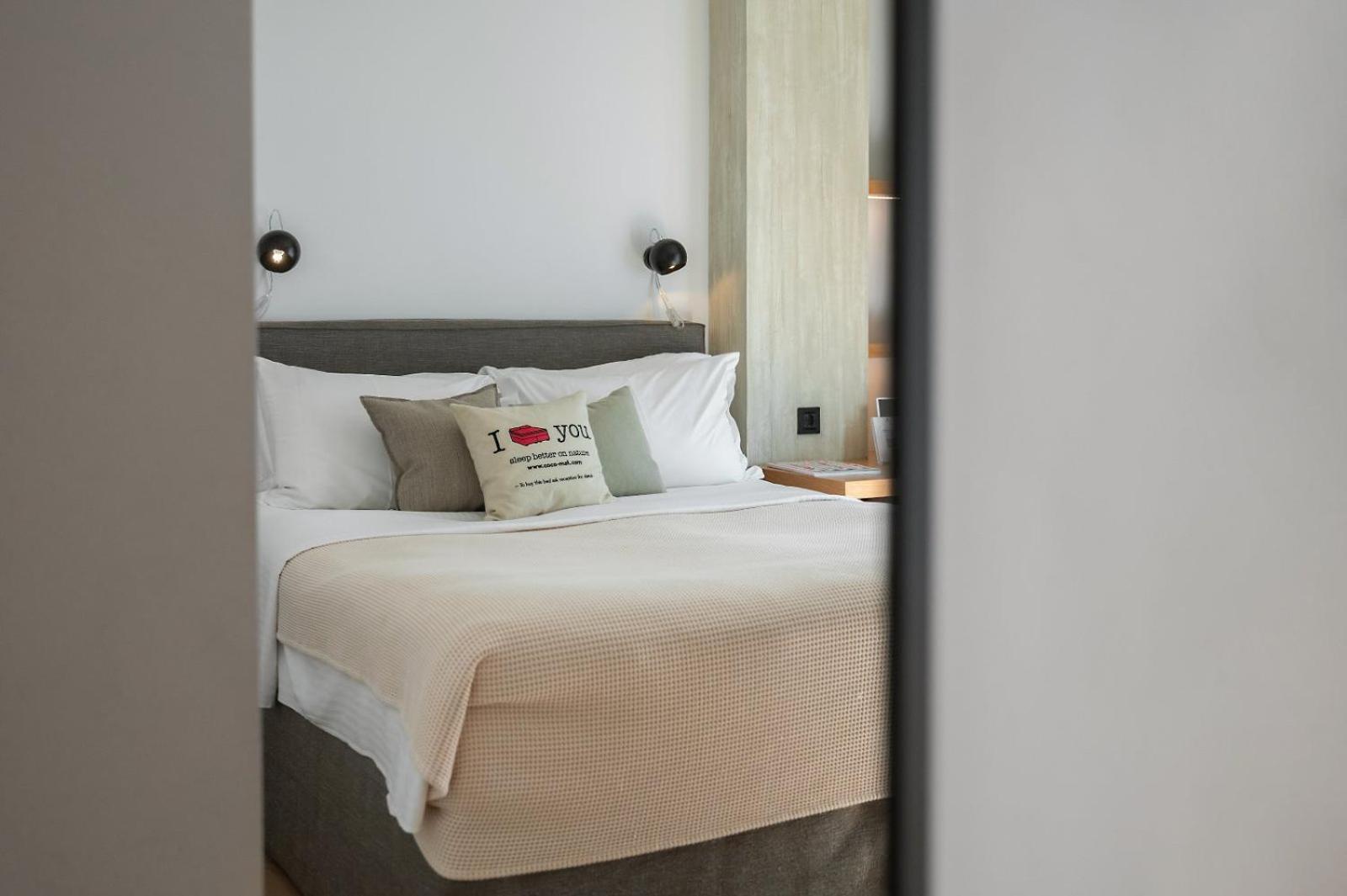 Coco-Mat Athens Jumelle Hotell Exteriör bild A bedroom at the hotel