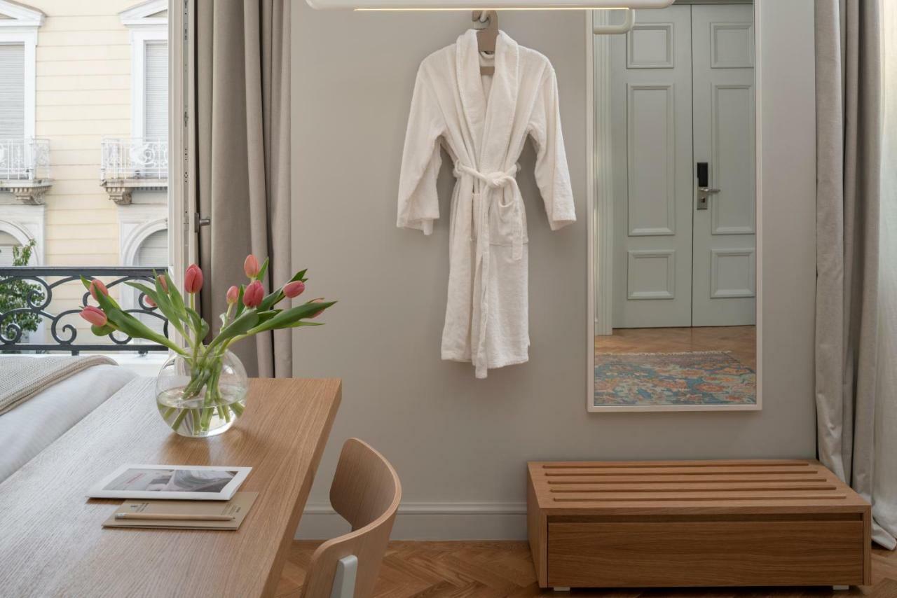 Coco-Mat Athens Jumelle Hotell Exteriör bild A bathrobe hanging on a wall